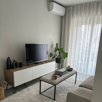 Bruna Vilaça - Almada - Reinigung von Jalousien