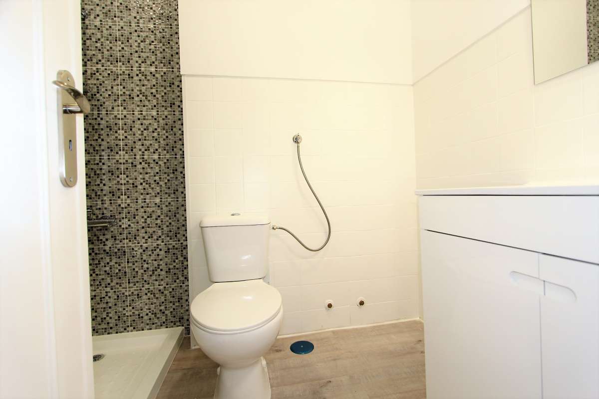 Andre Pinto - Oeiras - Tile Repair