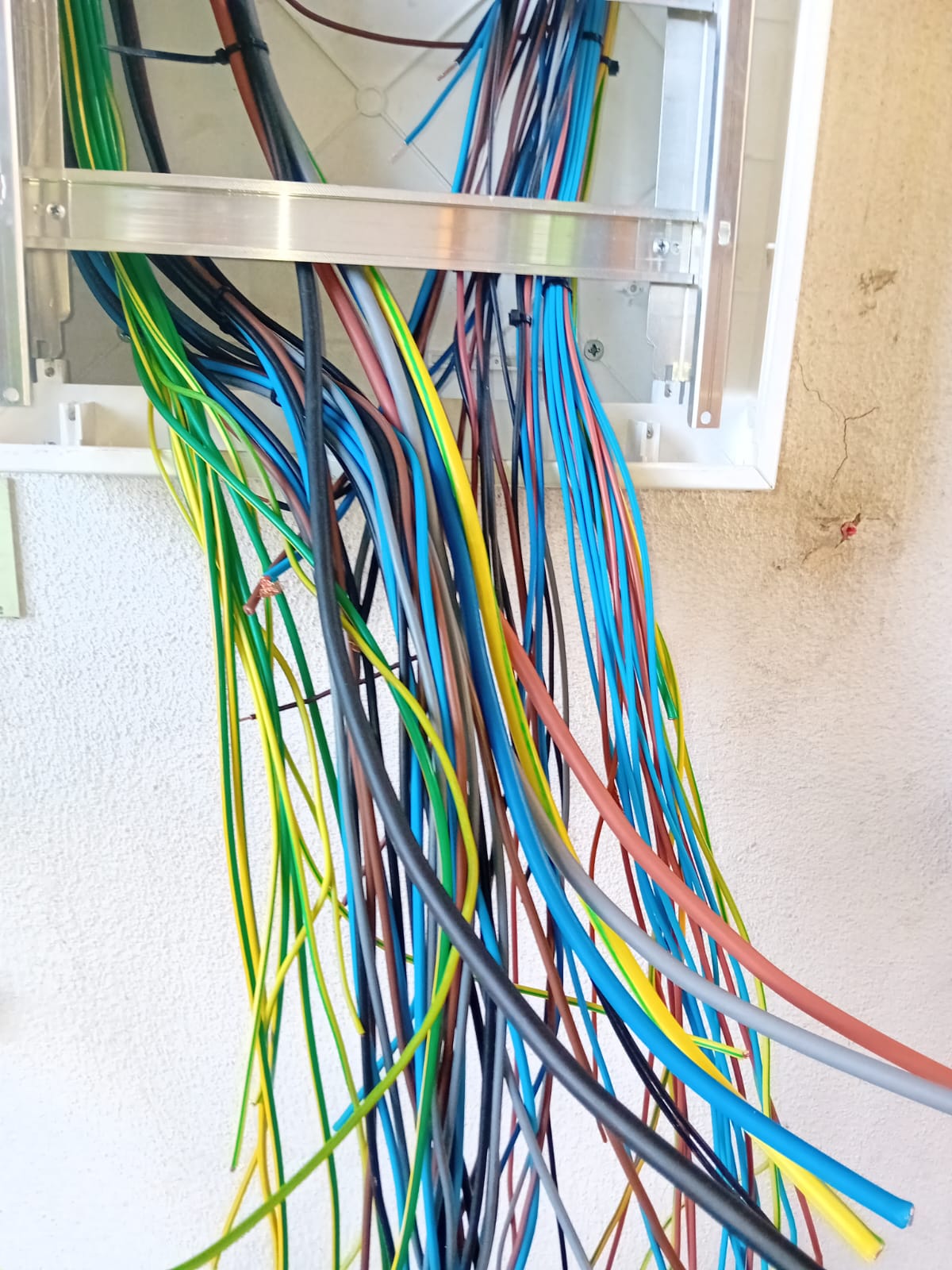 YÁQUESON ZACARIAS UNIPESSOAL LDA - Sintra - Fan Installation