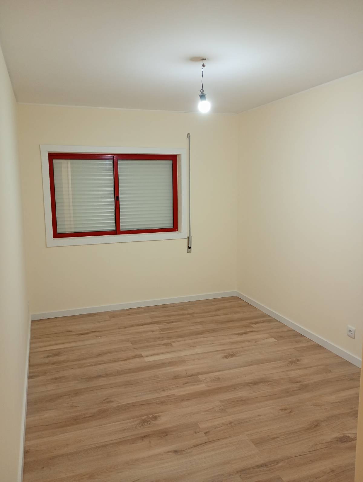 Hygor G - Vila Nova de Gaia - Vinyl or Linoleum Repair or Partial Replacement