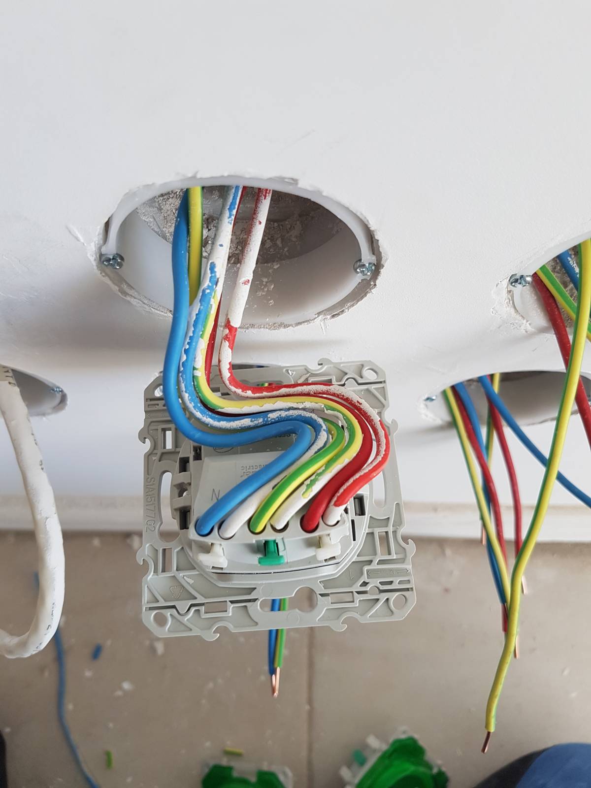 Rosti - Águeda - Problèmes électriques et de câblage