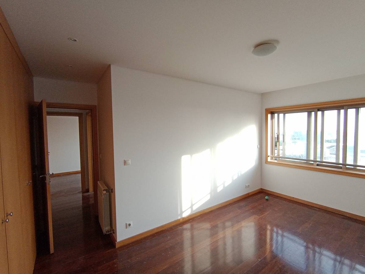 Hygor G - Vila Nova de Gaia - Floating Flooring Installation