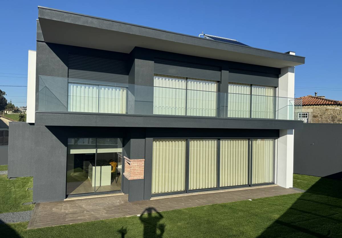 Janela Exótica, Lda - Esposende - Reparação de Portão de Garagem