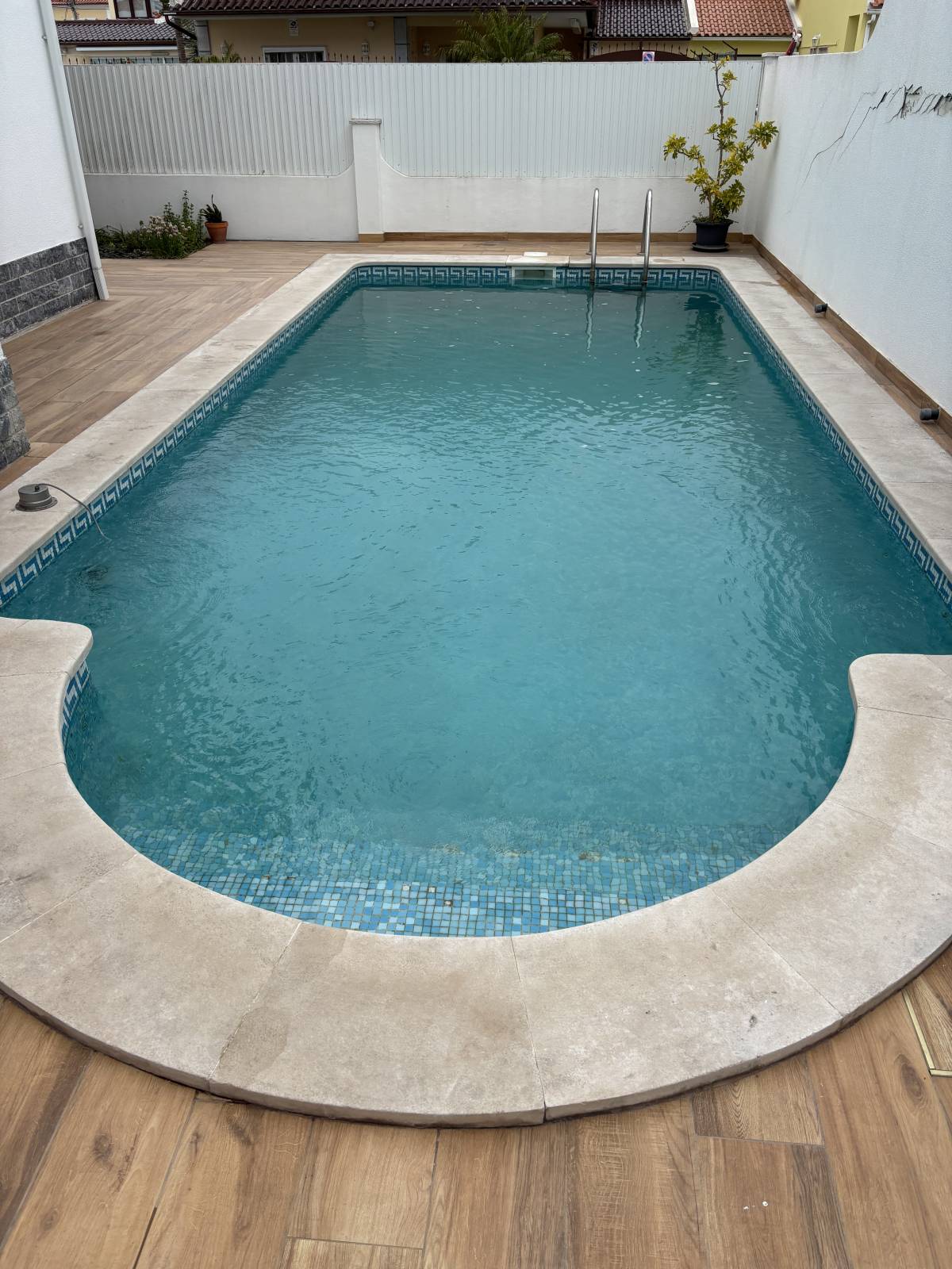 Carlos de Oliveira Cruz - Cascais - Limpeza ou Manutenção de Piscina