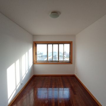 Hygor G - Vila Nova de Gaia - Domestic Work