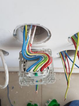 Rosti - Águeda - Problèmes électriques et de câblage
