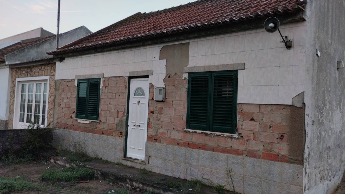 ELITE REMODELAÇÕES - Rio Maior - Door Repair