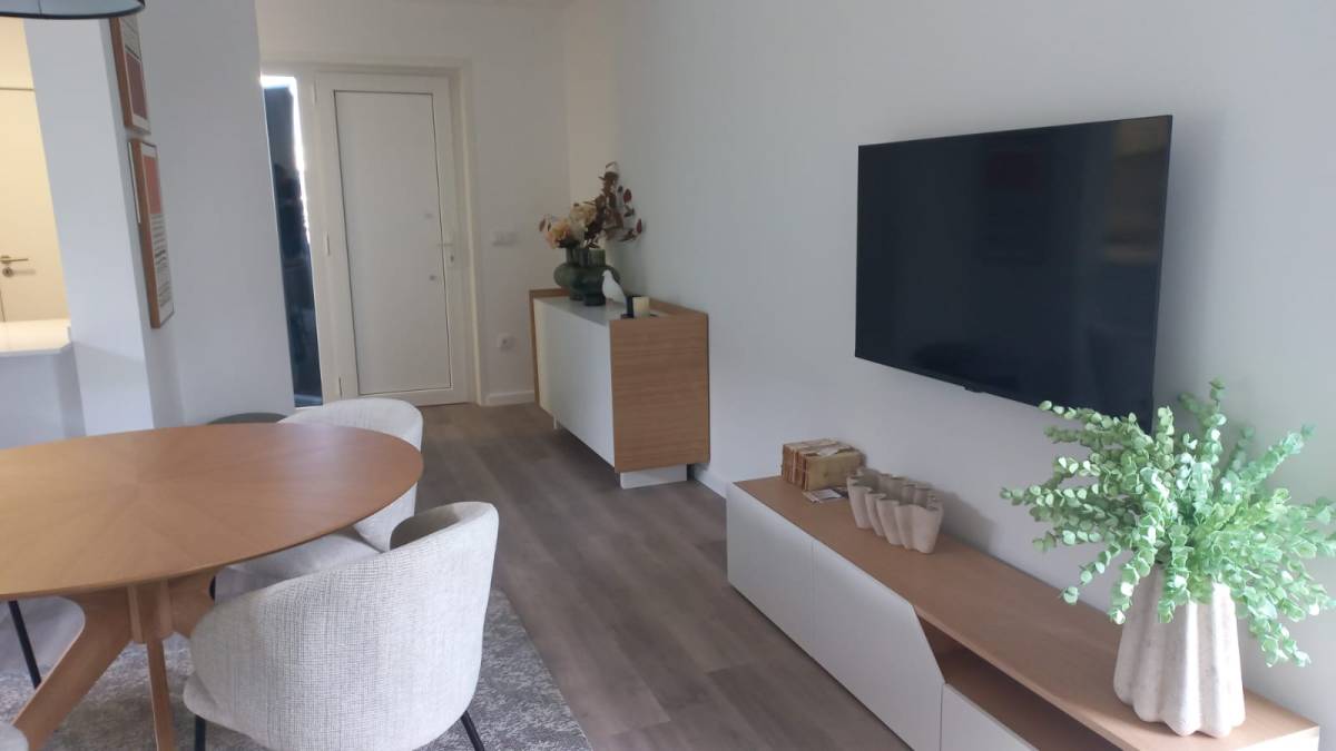 Rafael Remodelações - Aveiro - Stone or Tile Flooring Installation