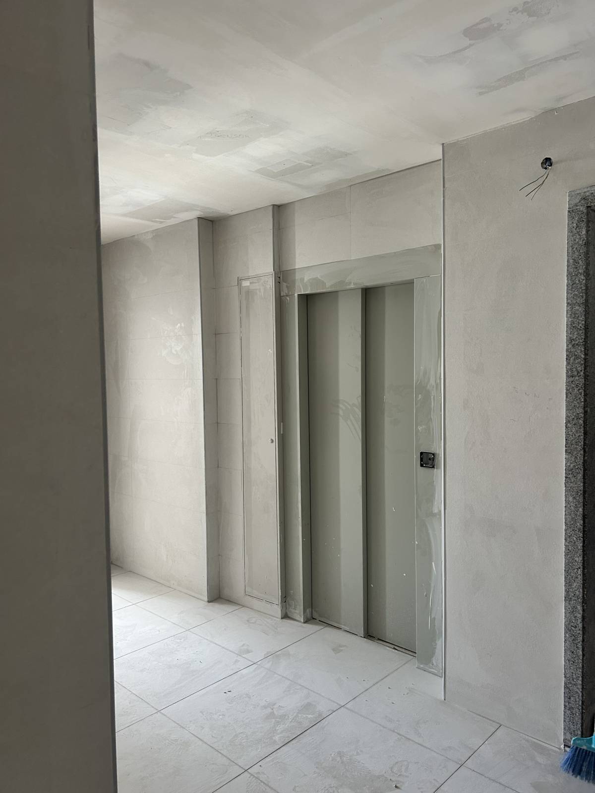 Guilherme Amaral - Portimão - Stone or Tile Flooring Installation