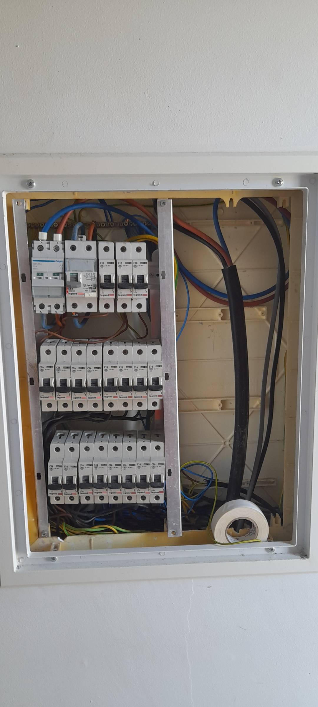 V.A. instalações elétricas - Faro - Arranjo de Disjuntor ou Caixa de Fusíveis