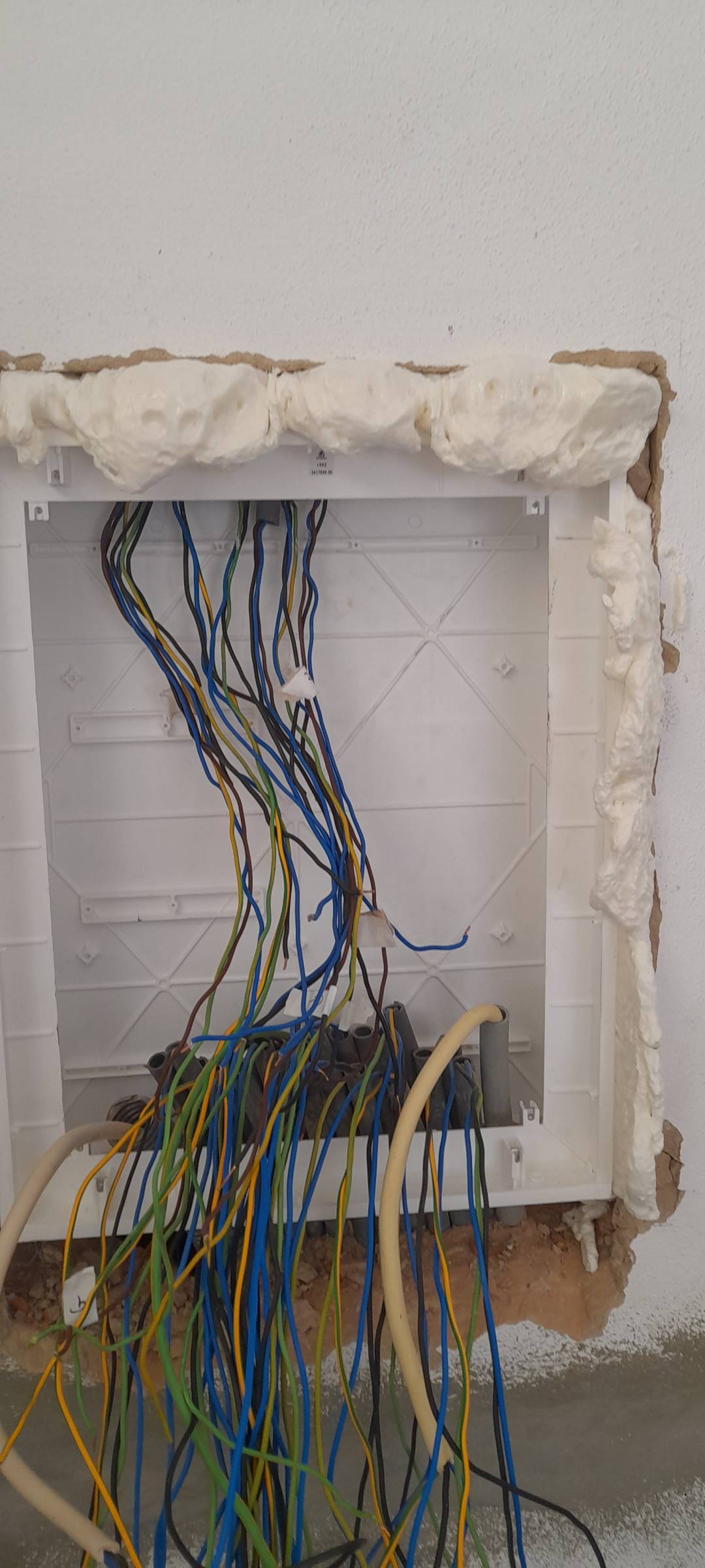 V.A. instalações elétricas - Faro - Instalação de Ventoinha