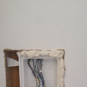 V.A. instalações elétricas - Faro - Instalação de Lâmpada
