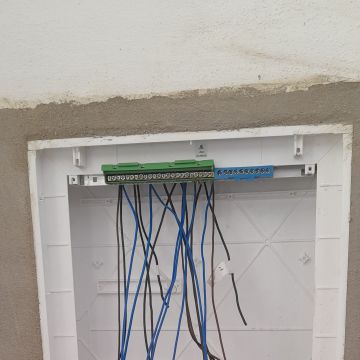 V.A. instalações elétricas - Faro - Instalação e Reparação de Intercomunicadores