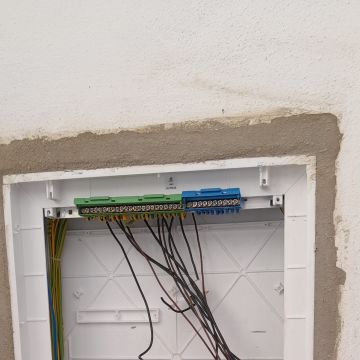 V.A. instalações elétricas - Faro - Eletricistas