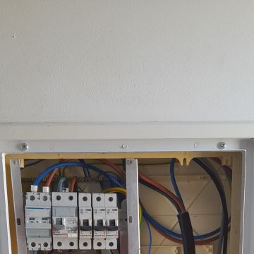 V.A. instalações elétricas - Faro - Arranjo de Disjuntor ou Caixa de Fusíveis