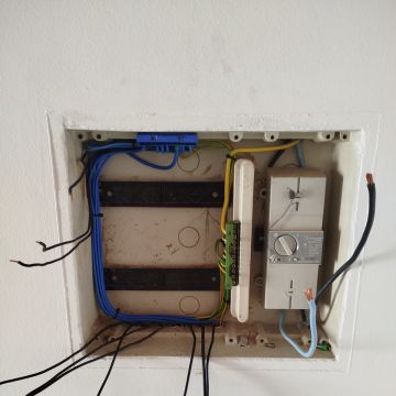 V.A. instalações elétricas - Faro - Instalação de Disjuntor ou Caixa de Fusíveis