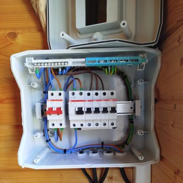 V.A. instalações elétricas - Faro - Instalação de Lâmpada