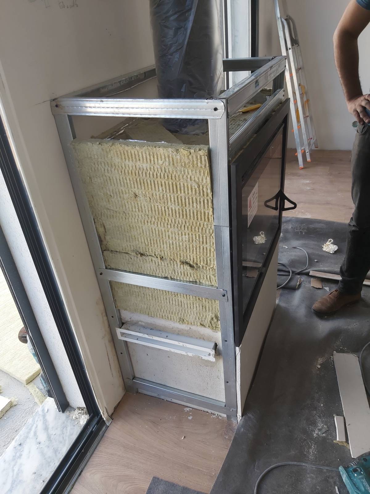 WE Construções - Almada - Siding Installation, Repair, or Removal