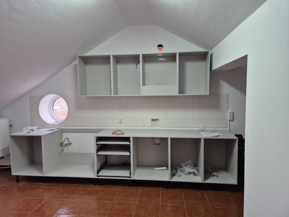 Henrique - Coimbra - Crib Assembly