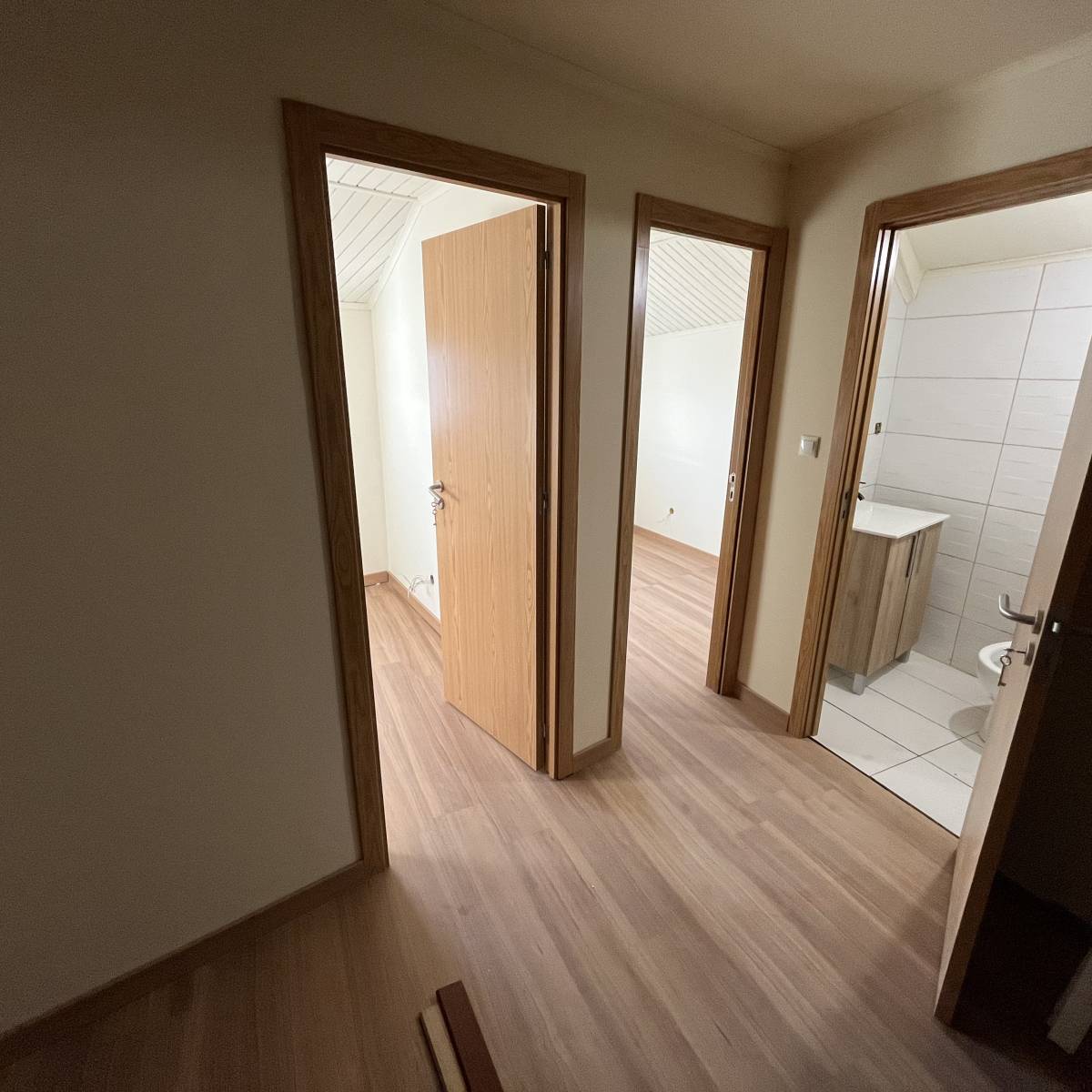 IN OBRAS - Lamego - Instalação de Pavimento em Pedra ou Ladrilho