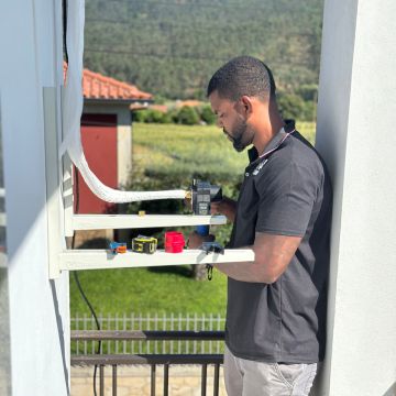 Clima e Elétrica ass. Técnica e refrigeração - Barcelos - Instalação de Lâmpada