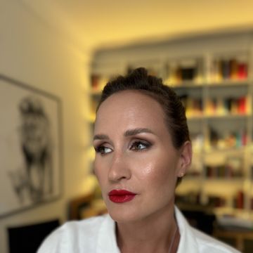Débora Vicêncio - Almada - Depilation Services