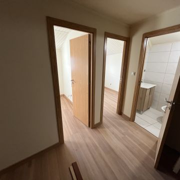 IN OBRAS - Lamego - Instalação de Pavimento em Pedra ou Ladrilho