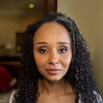 Débora Vicêncio - Almada - Depilation Services