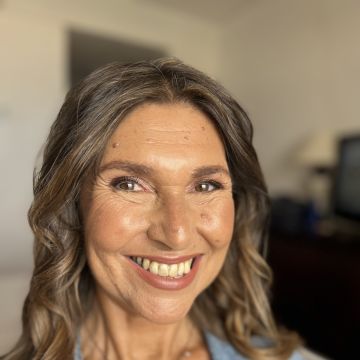 Débora Vicêncio - Almada - Hairdressers and Makeup Artists