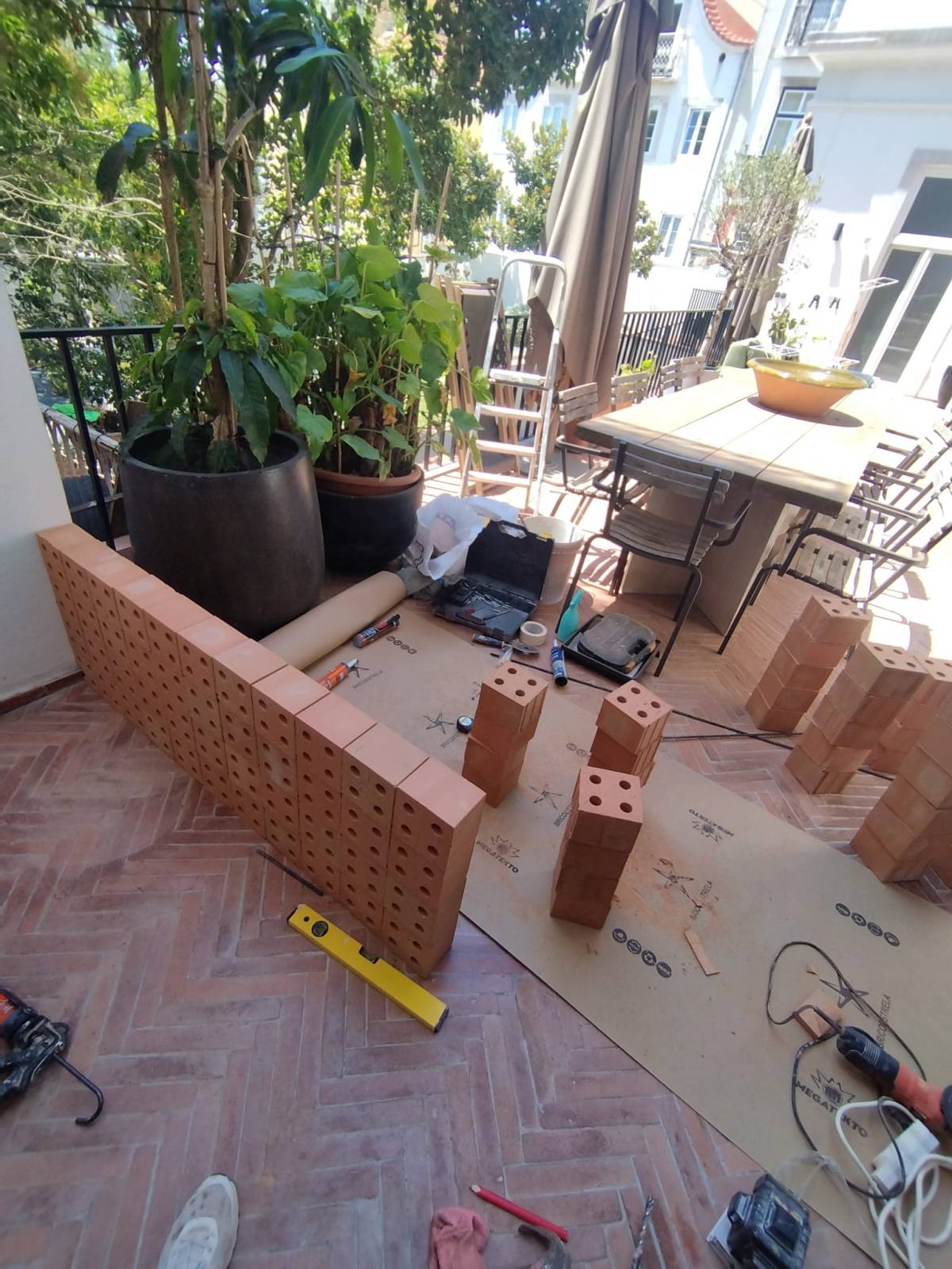 LBP REMODELAÇÃO E CONSTRUÇÃO - Cascais - Empreiteiros / Pedreiros