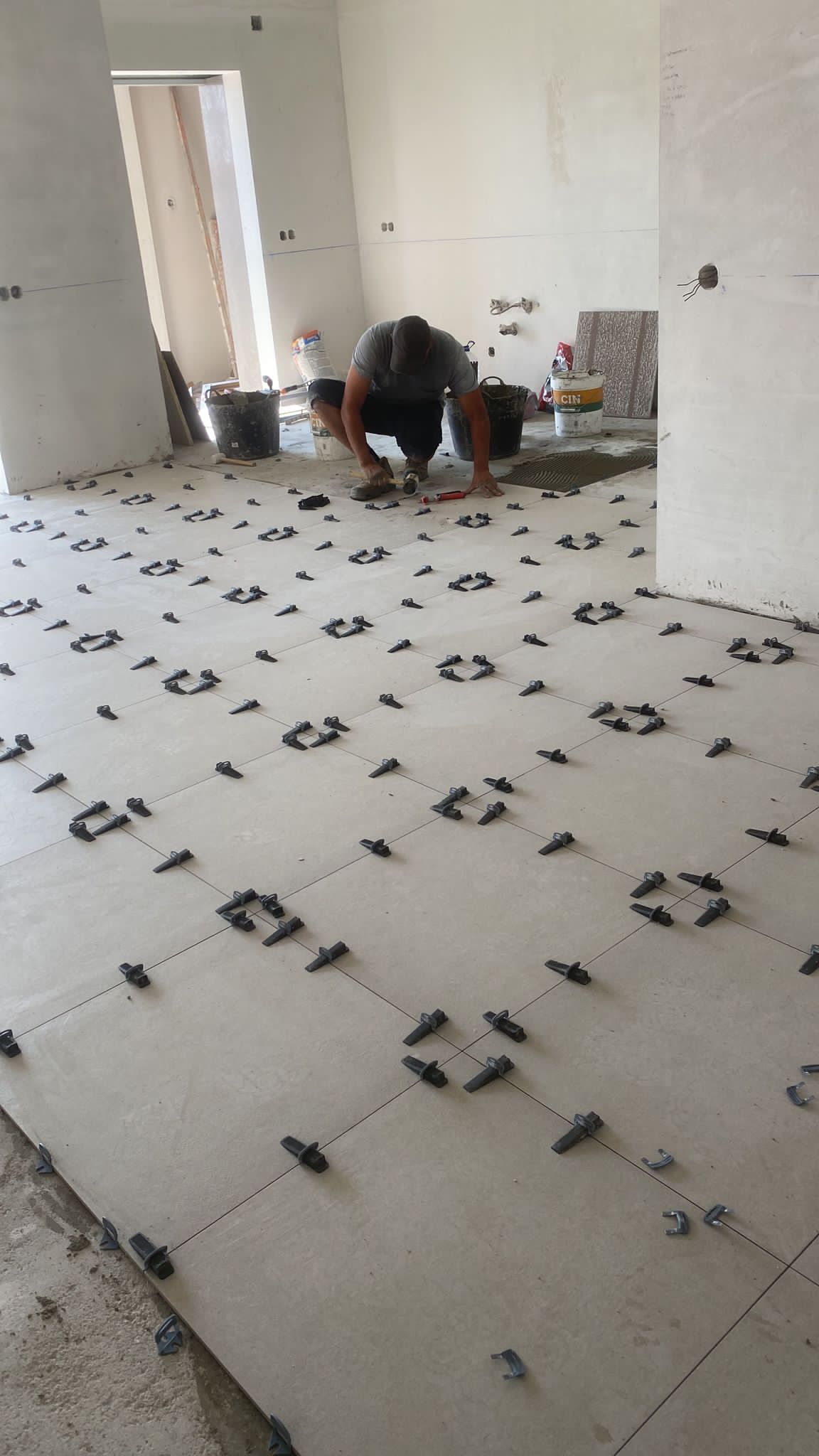 Sou profissional da construção civil com mais de 10 anos de experiência. Atuo em toda a região do Algarve, com sede em Albufeira, prestando serviços d - Silves - Sink and Faucet Installation