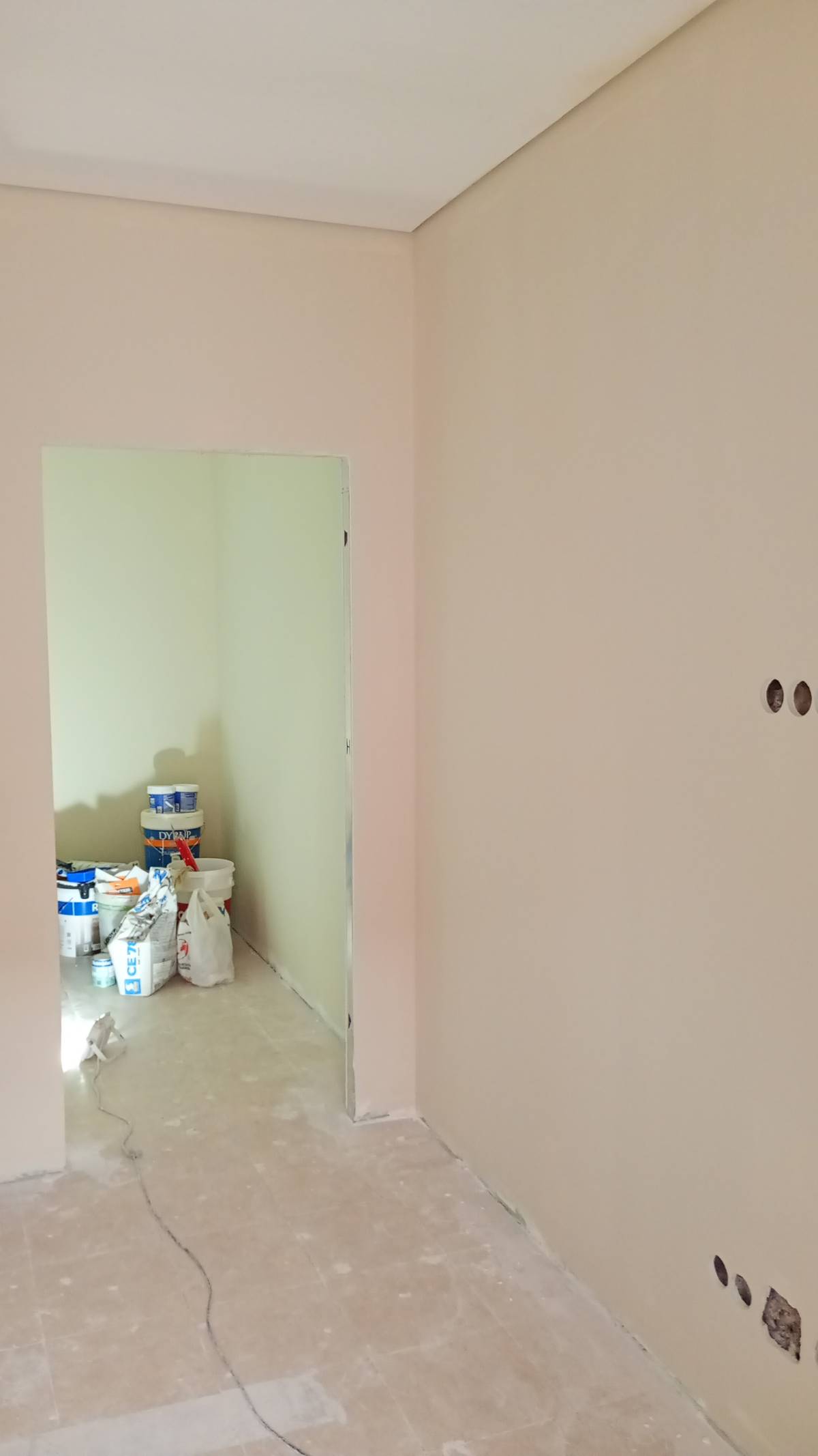Luiz Vrena - Amadora - Pintar armarios