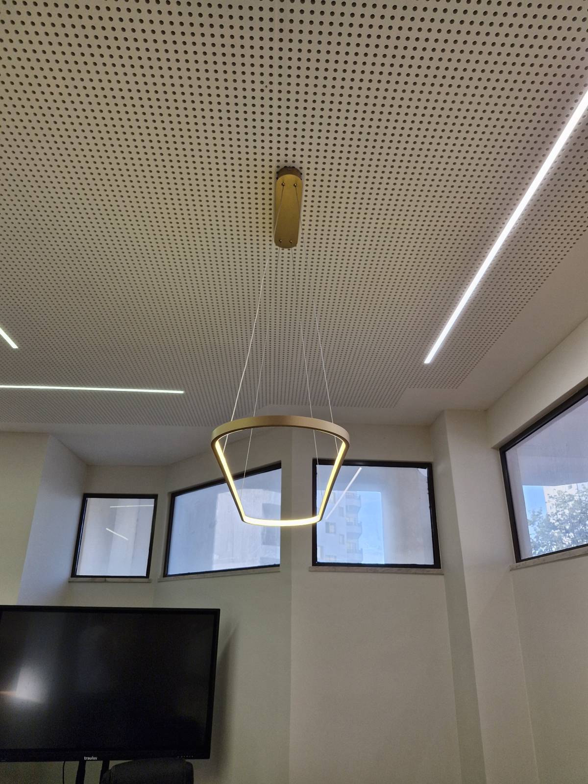 Gil Jesus Eletricista - Lagoa - Lamp Installation