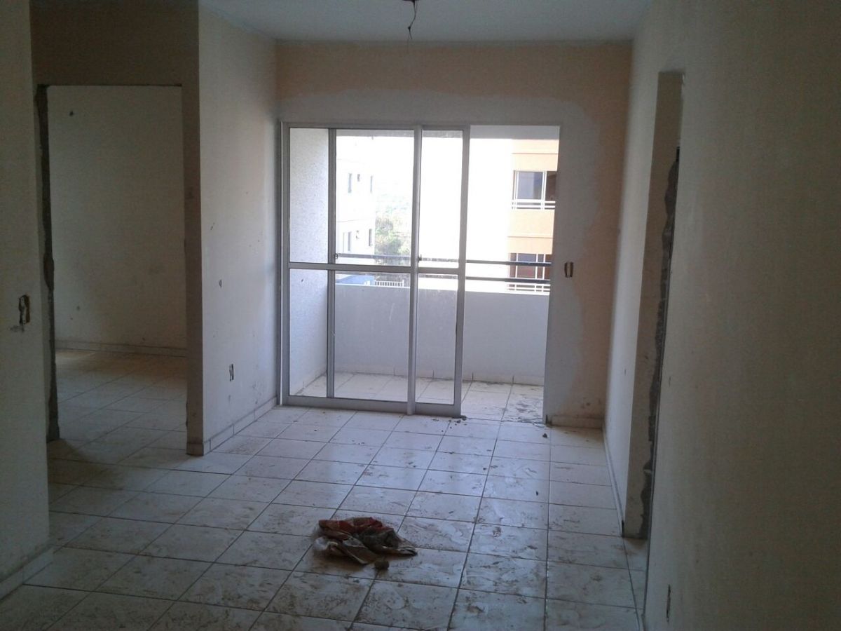 Carlos Diego Sifuente Rodrigues - Leiria - Tile Installation