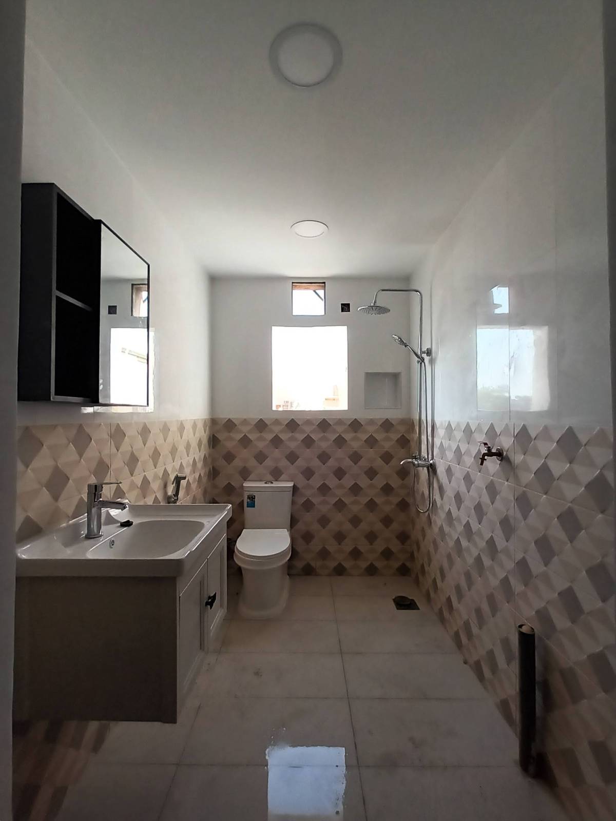 Obras de acabamentos, canalização, instalações electrónica - Lisboa - Remodelação de Casa de Banho