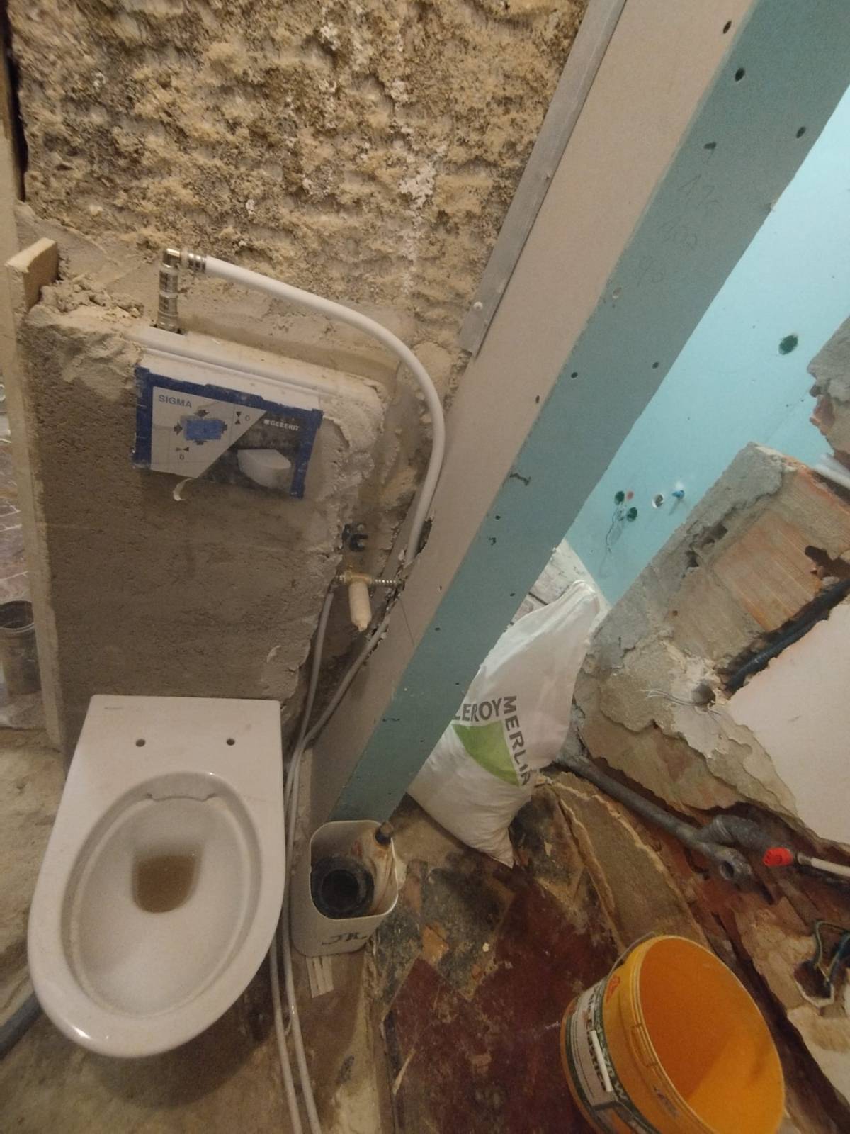 LBP REMODELAÇÃO E CONSTRUÇÃO - Cascais - Colocação de Rodapés