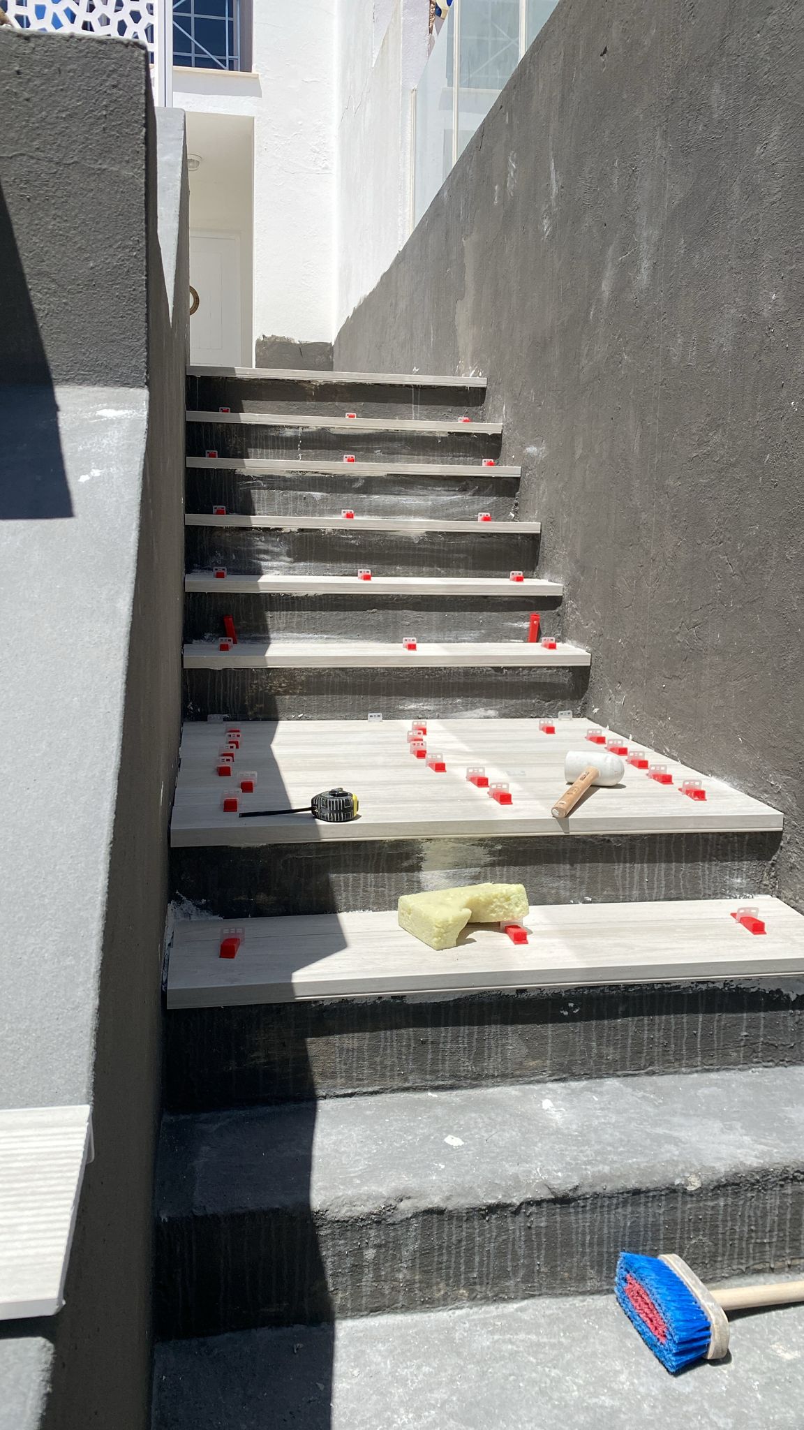 Sou profissional da construção civil com mais de 10 anos de experiência. Atuo em toda a região do Algarve, com sede em Albufeira, prestando serviços d - Silves - Septic System Repair or Maintenance