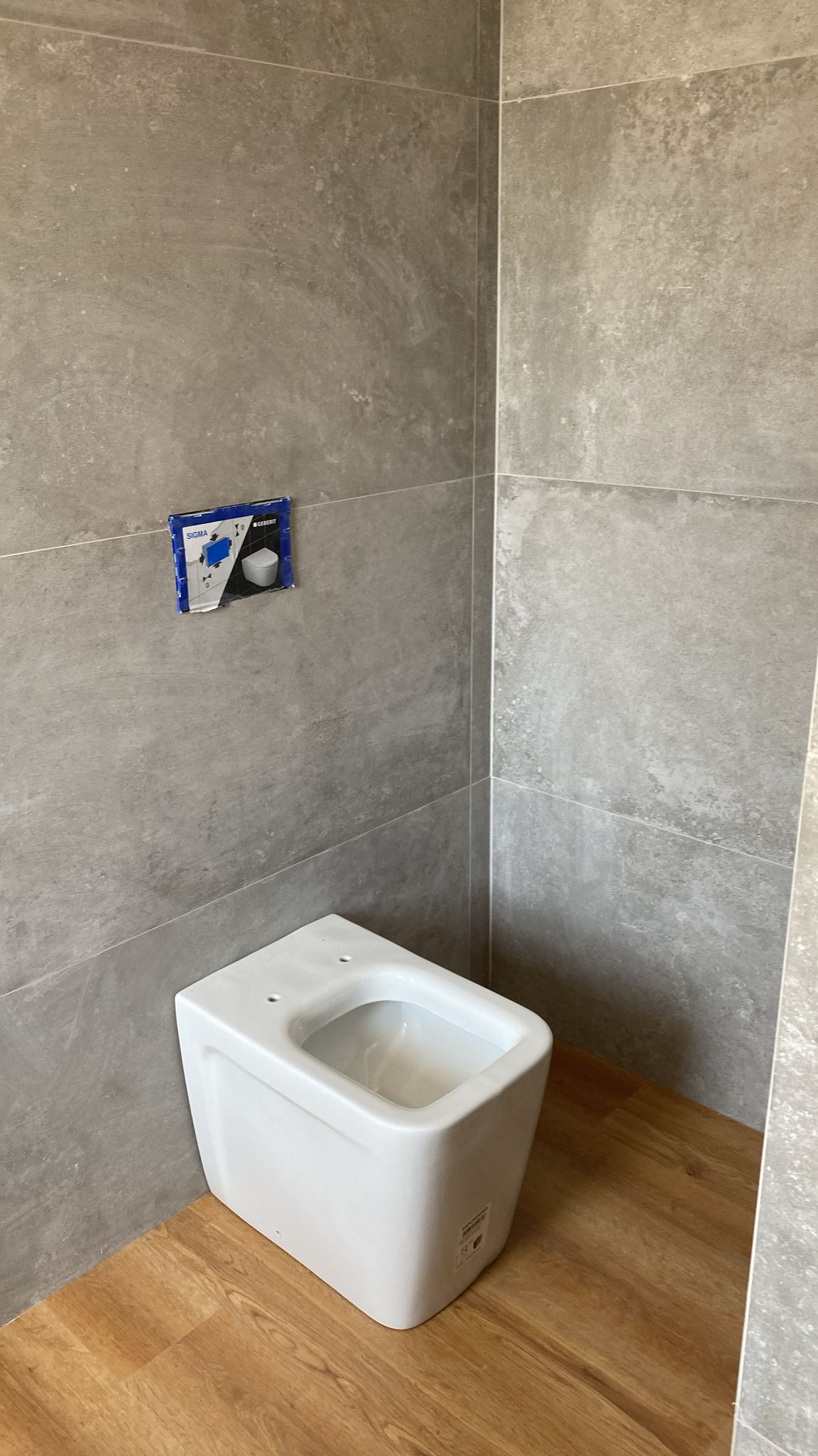 Sou profissional da construção civil com mais de 10 anos de experiência. Atuo em toda a região do Algarve, com sede em Albufeira, prestando serviços d - Silves - Windows Cleaning