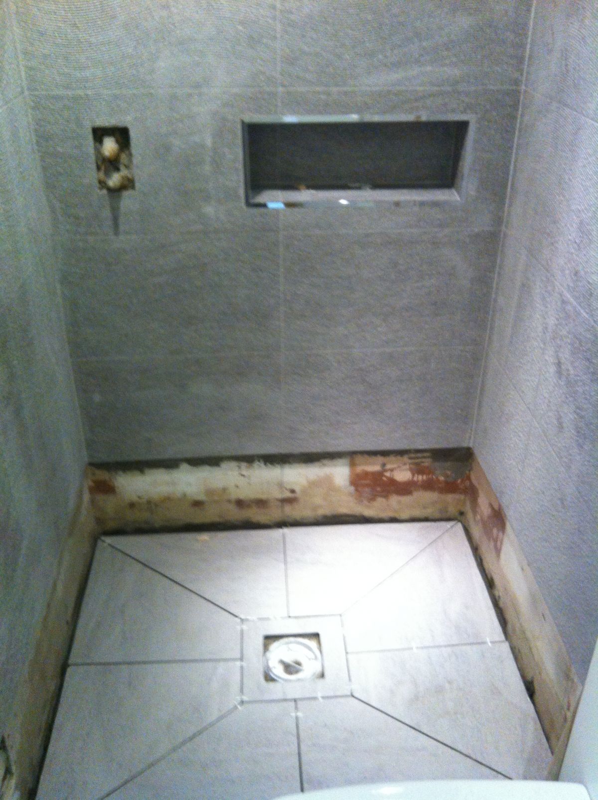 Carlos Diego Sifuente Rodrigues - Leiria - Heated Floor Installation