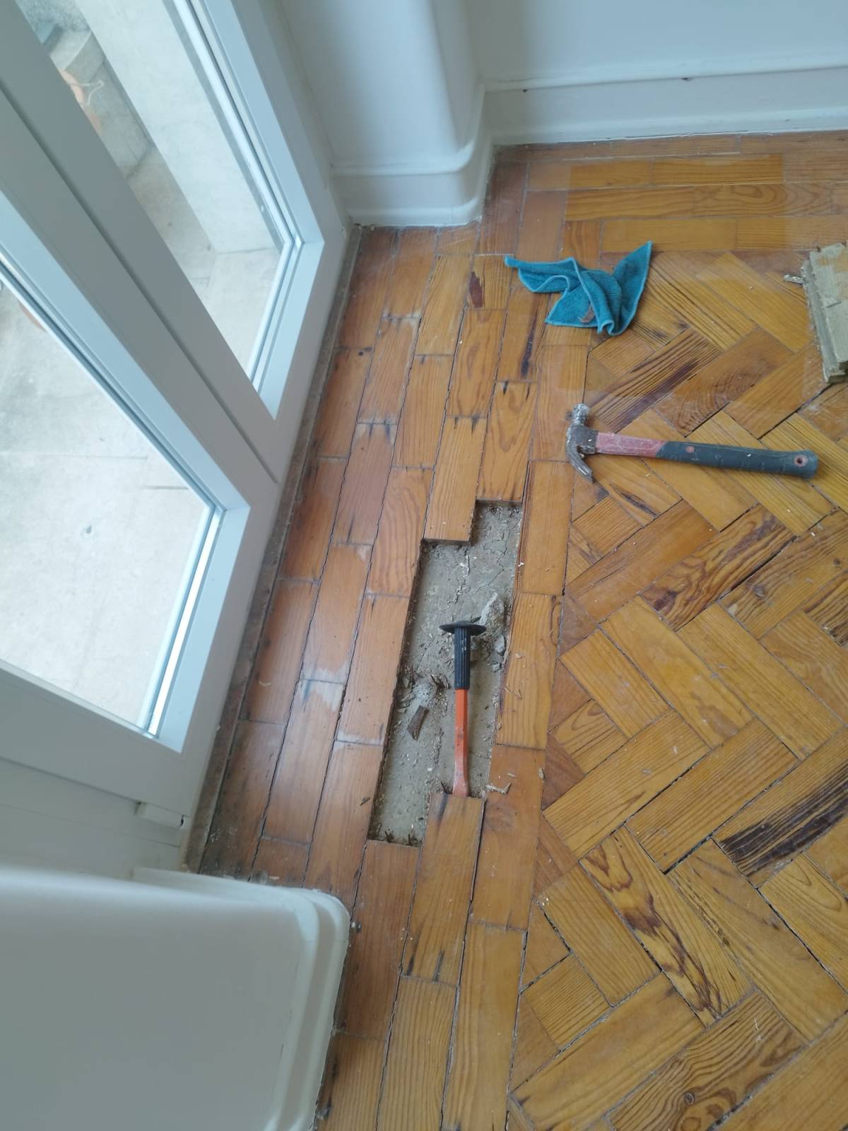LBP REMODELAÇÃO E CONSTRUÇÃO - Cascais - Instalação, Reparação ou Remoção de Revestimento de Parede