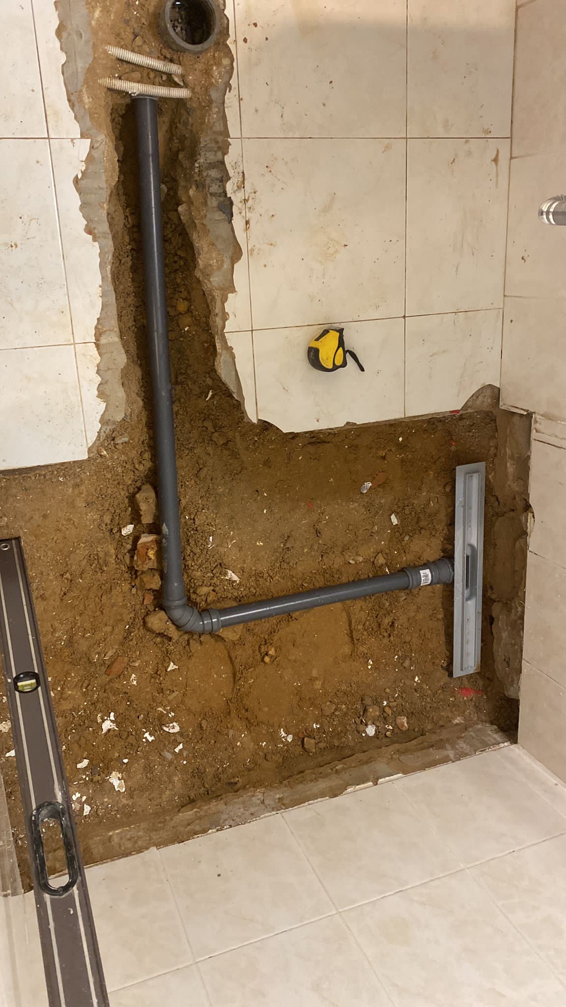 Sou profissional da construção civil com mais de 10 anos de experiência. Atuo em toda a região do Algarve, com sede em Albufeira, prestando serviços d - Silves - Office Cleaning (Recurring)