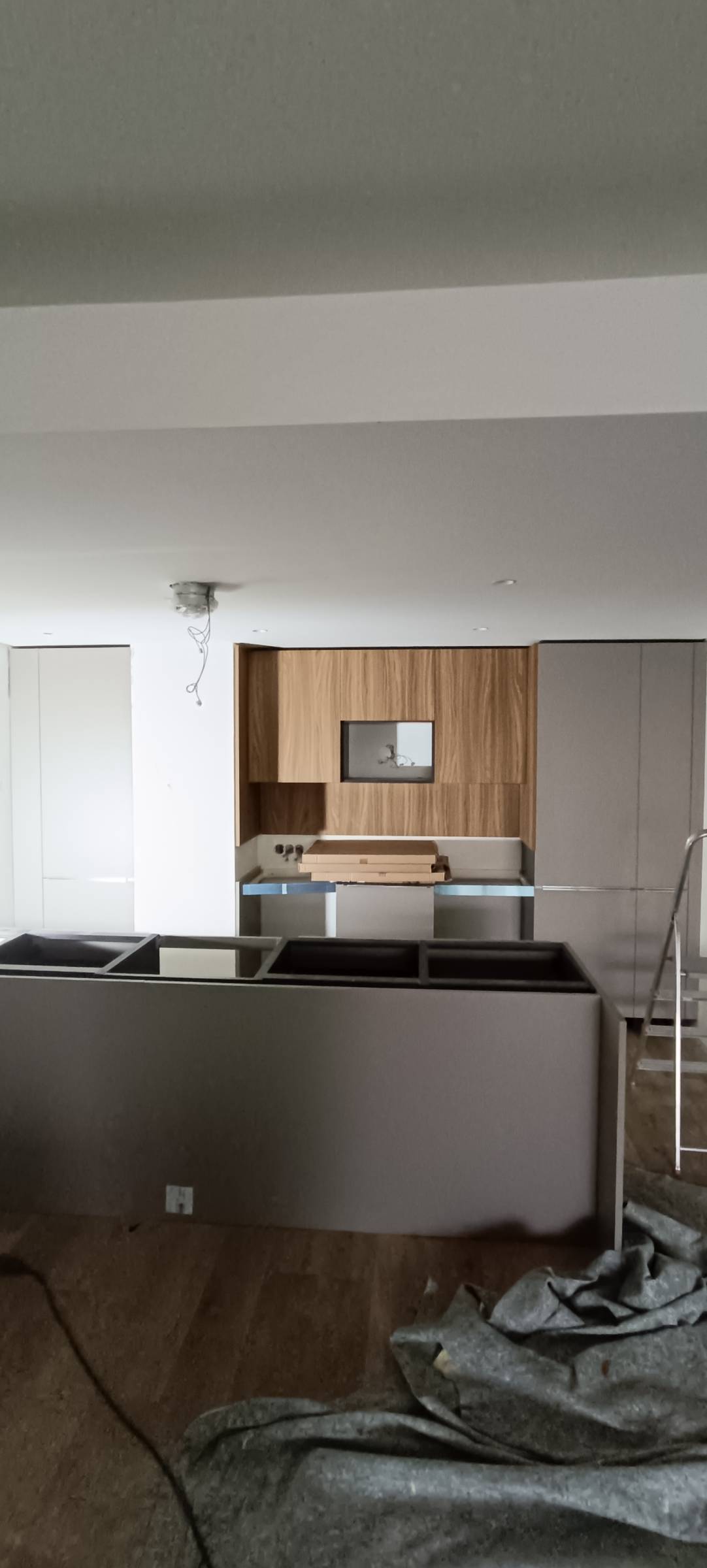 LF Carpintaria - Lisboa - Küchenarbeitsplatte montieren
