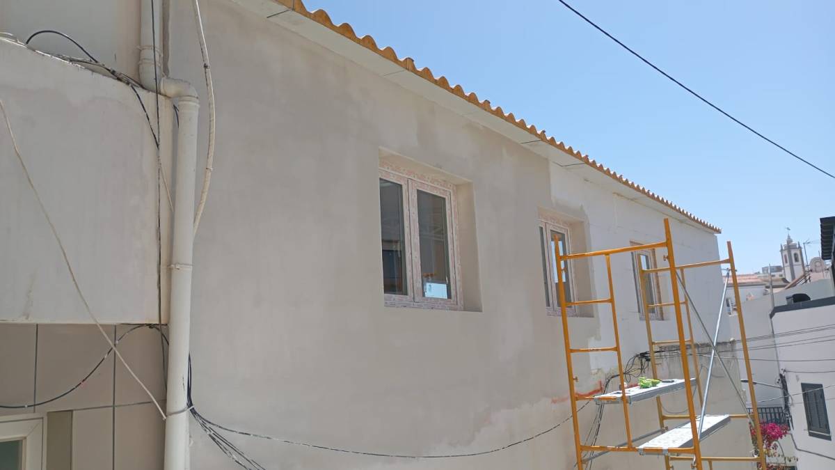 Sou profissional da construção civil com mais de 10 anos de experiência. Atuo em toda a região do Algarve, com sede em Albufeira, prestando serviços d - Silves - Shower and Bathtub Repair