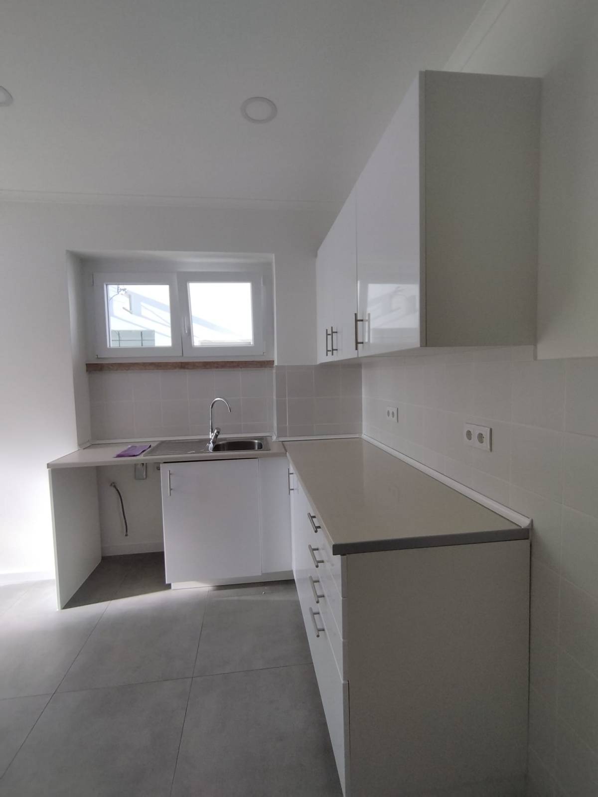 LBP REMODELAÇÃO E CONSTRUÇÃO - Cascais - Reparação de Azulejos