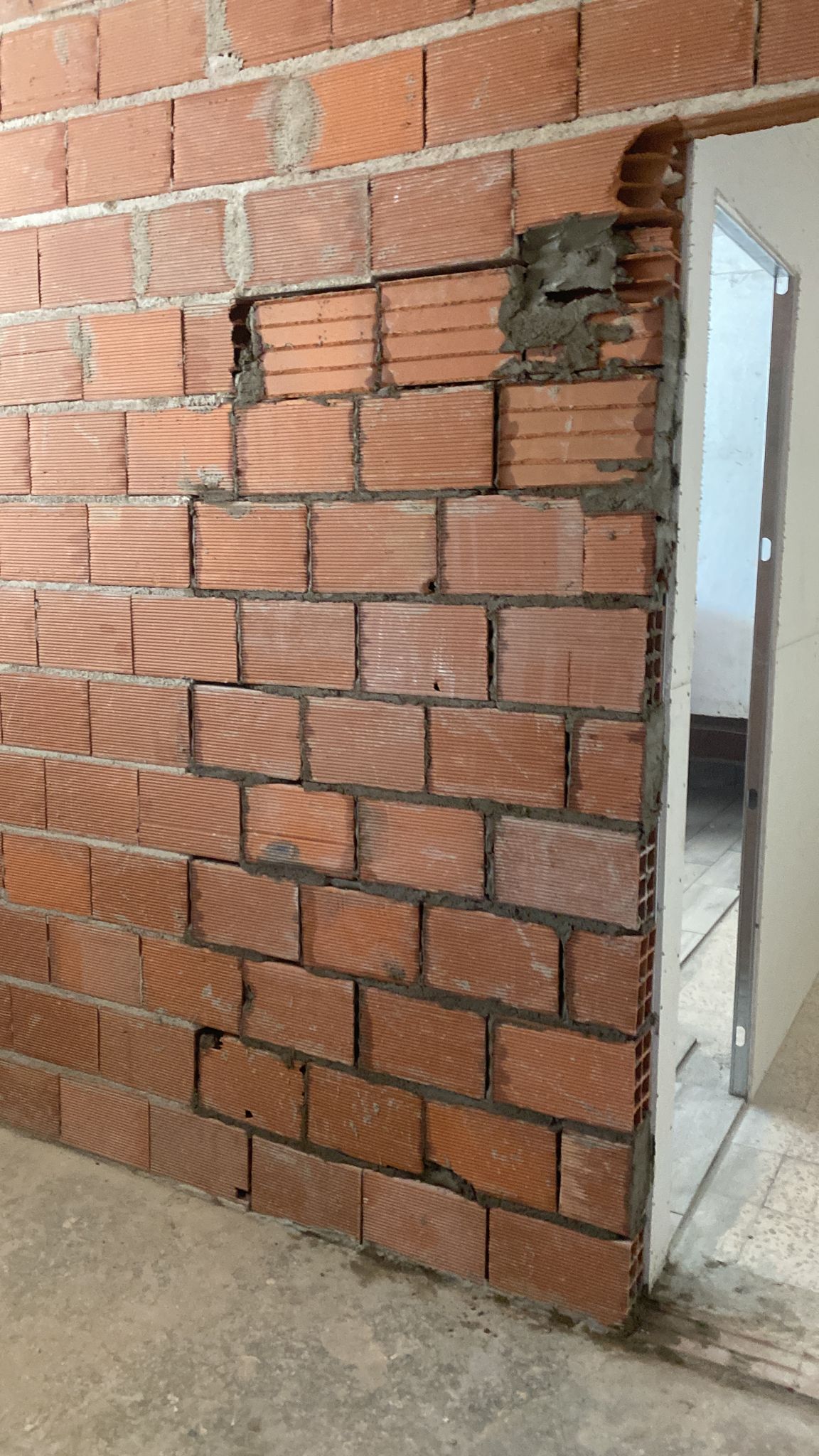 Sou profissional da construção civil com mais de 10 anos de experiência. Atuo em toda a região do Algarve, com sede em Albufeira, prestando serviços d - Silves - Stair Installation
