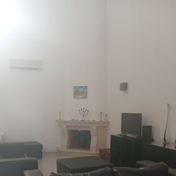 Isa - Silves - Window Blinds Cleaning