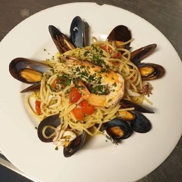 Bidur kafle - Almada - Catering de comidas de empresa