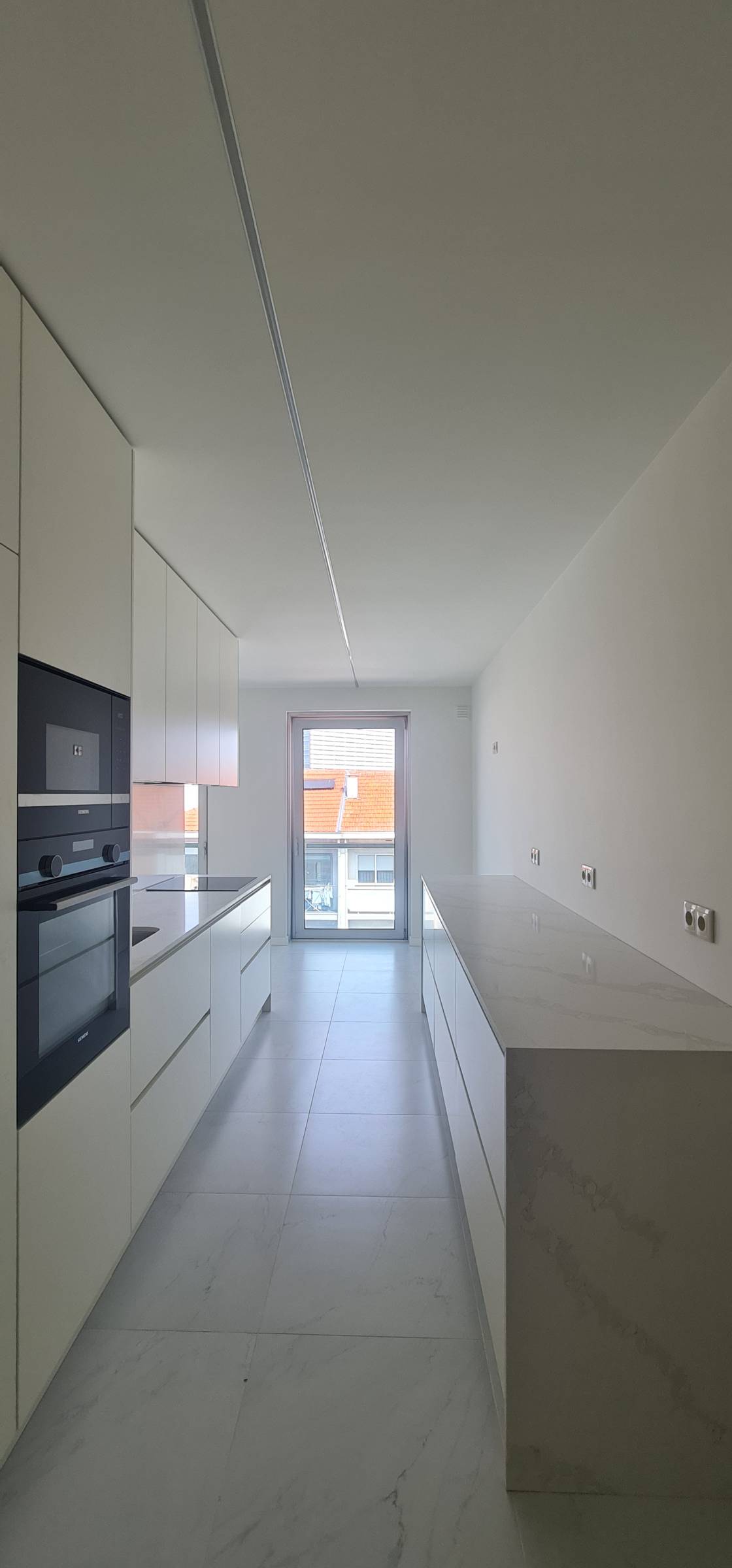 Mano's Build Innovation - Maia - Stone or Tile Flooring Installation