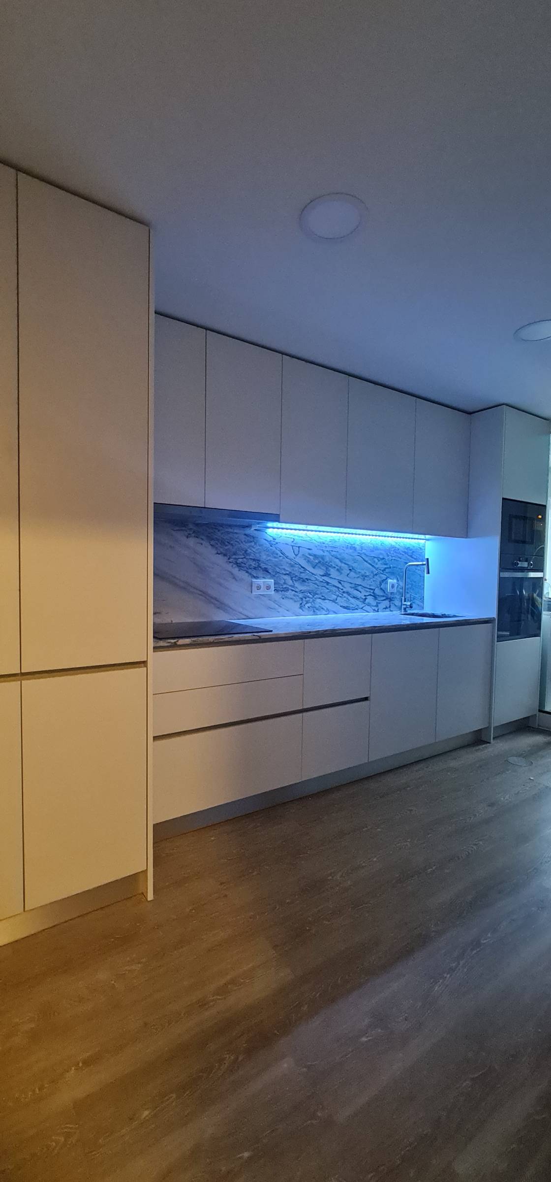 Mano's Build Innovation - Maia - Carpet Installation