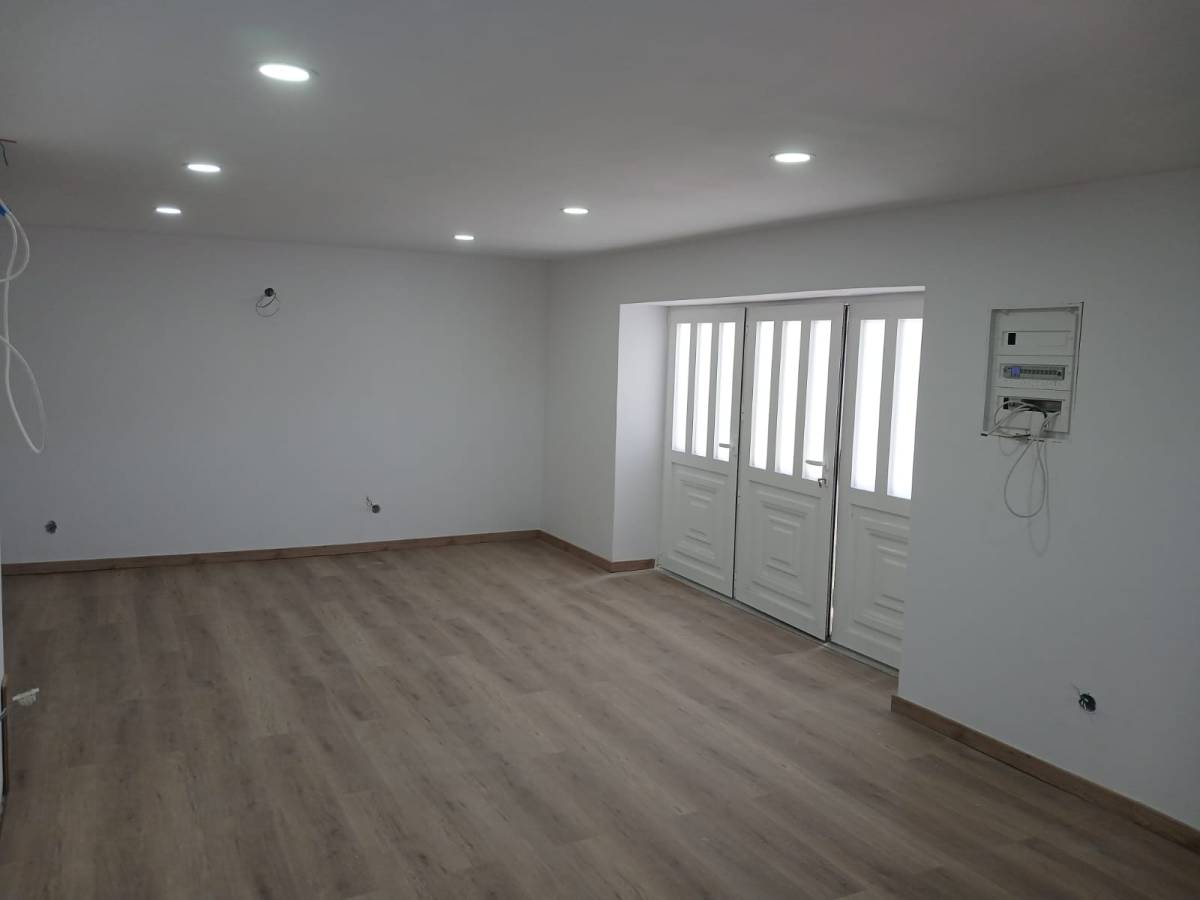 Teixeira remodelações - Cinfães - Trockenbau und Aufhängen von Trockenbauwänden